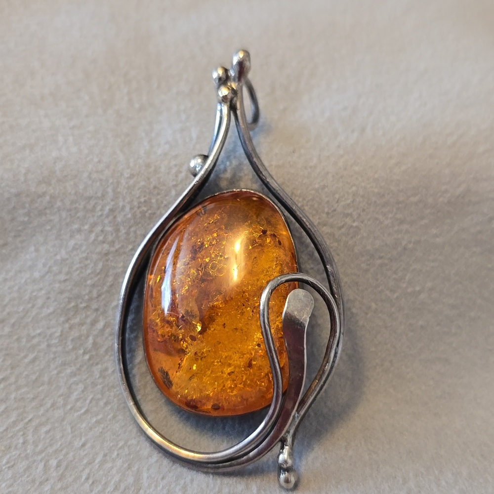 Vintage Signed Native American Style Baltic Amber Pendant/Brooch Combo